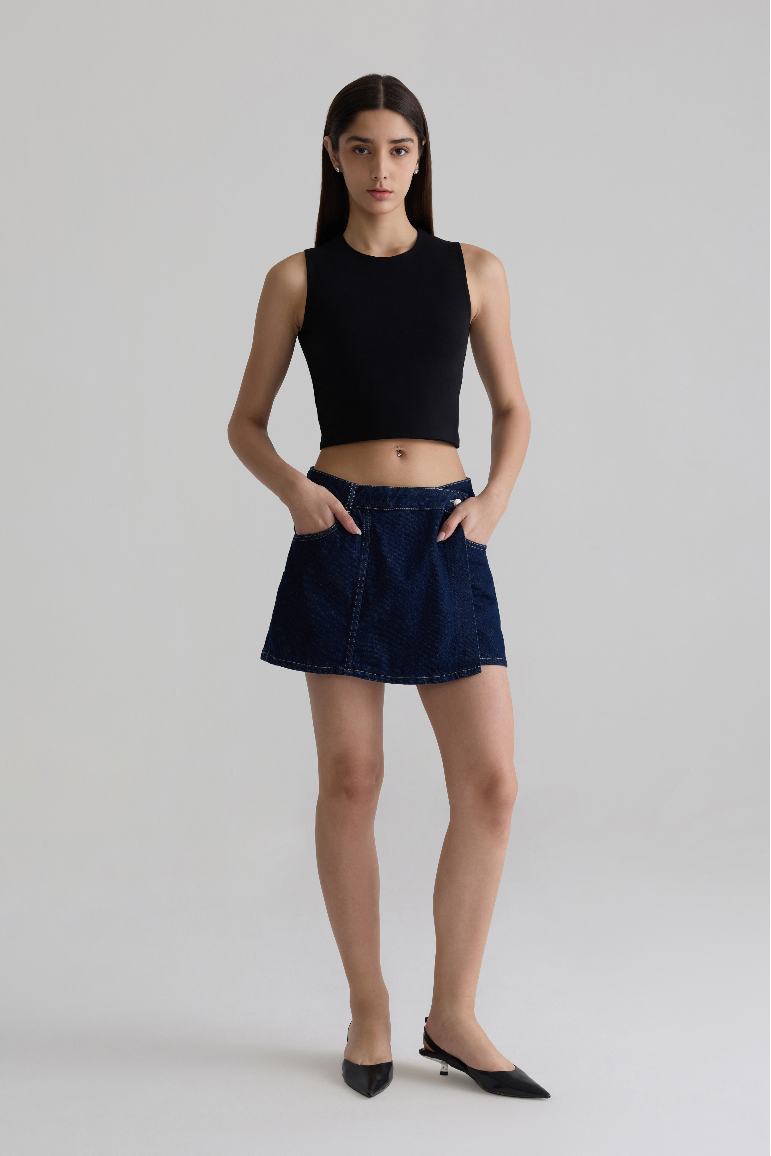 BLACK - TWO LAYERED CROP TOP