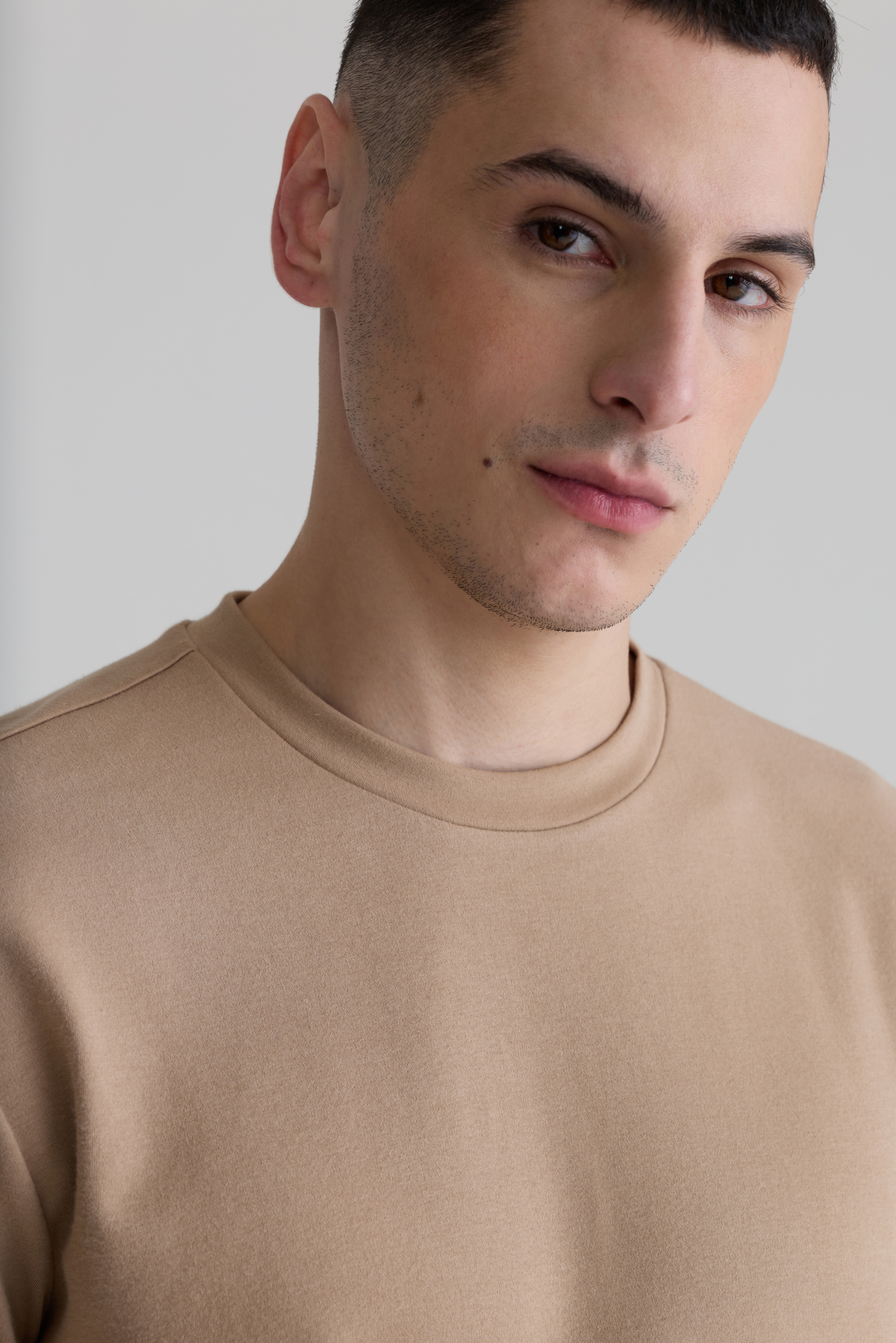 BEIGE - STRUCTURED LONG SLEEVE CREW