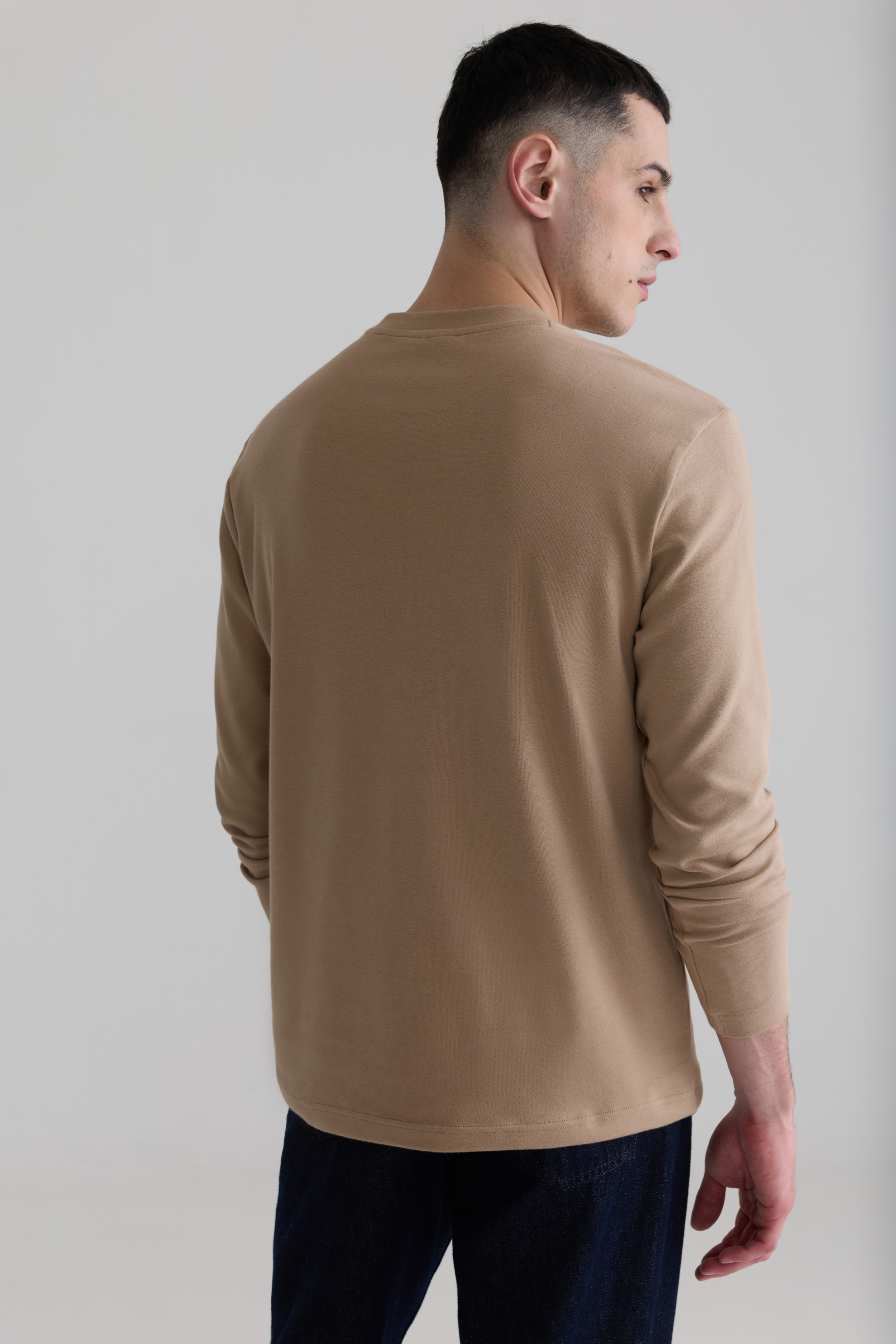 BEIGE - STRUCTURED LONG SLEEVE CREW