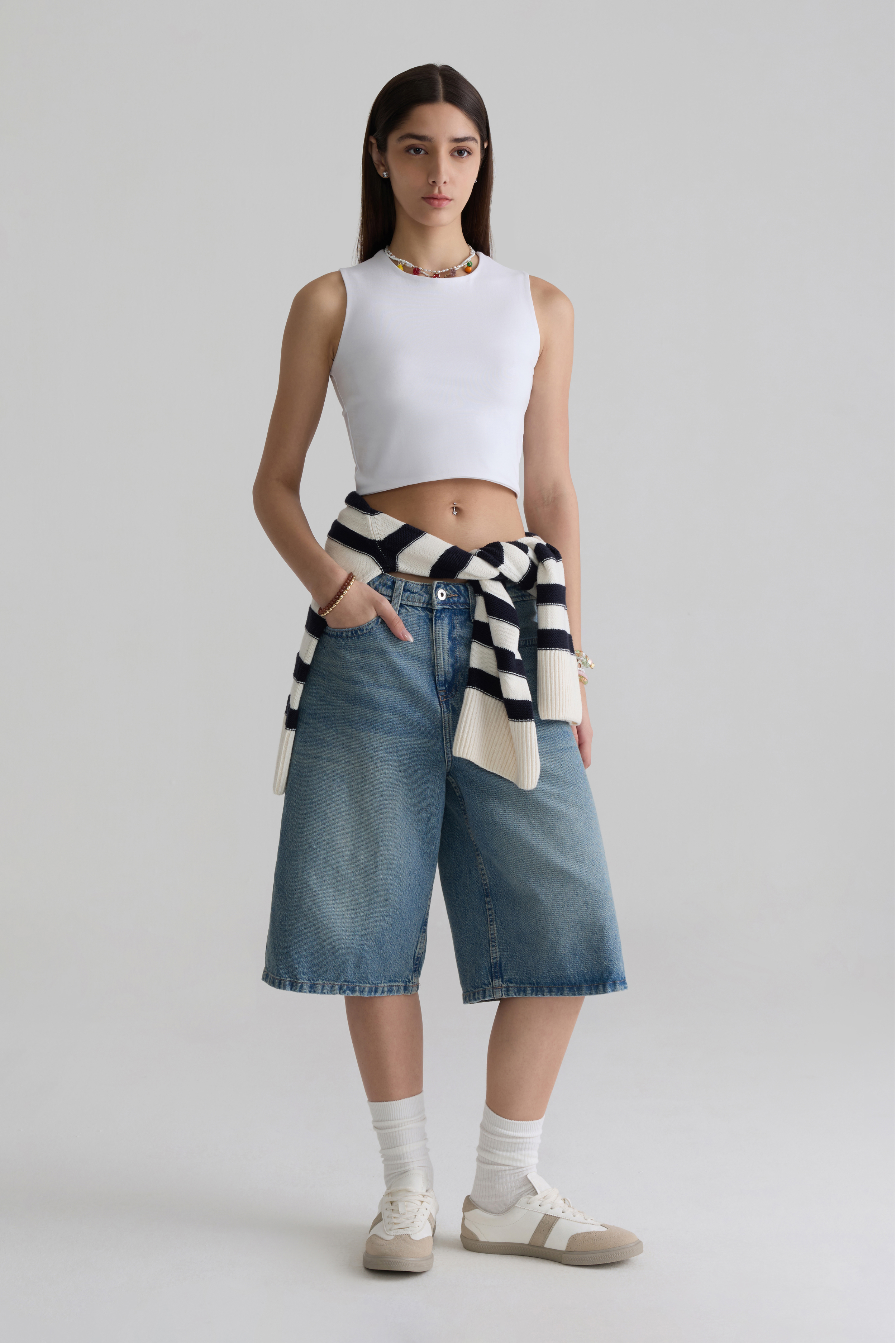 WHITE - TWO LAYERED CROP TOP