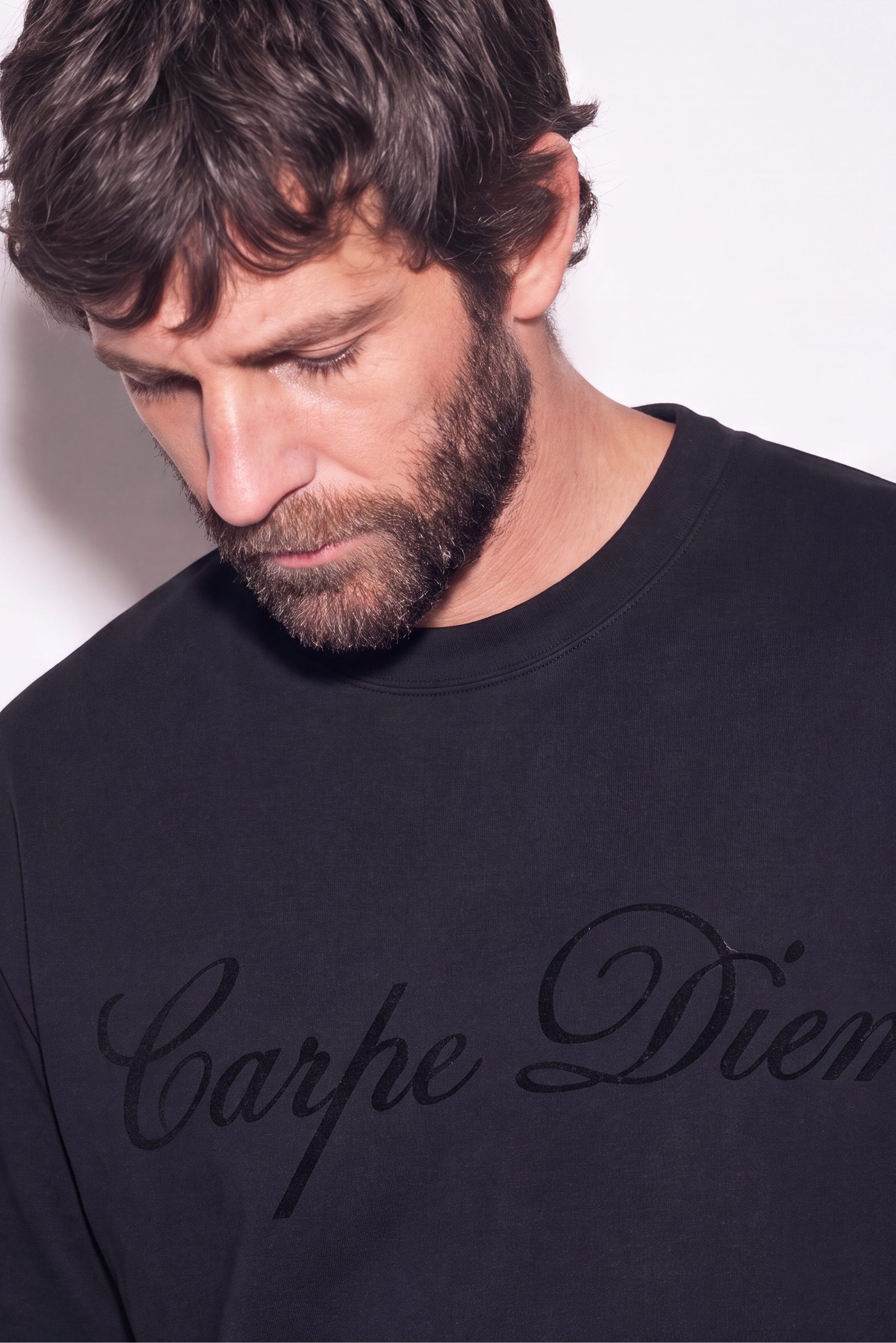 BLACK - CARPE DIEM FLOCK PRINTED TEE