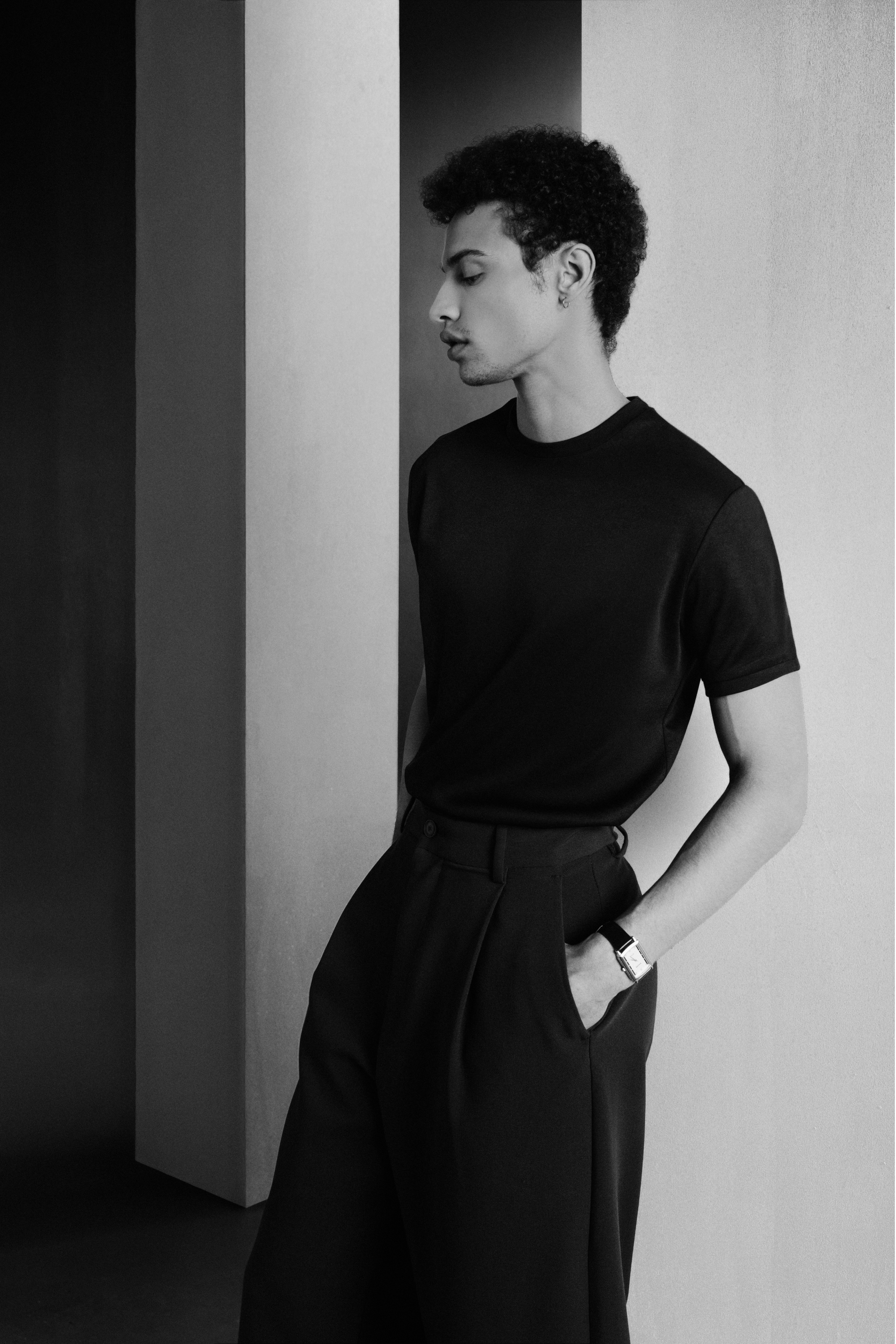 THE CLASSIC BLACK TEE