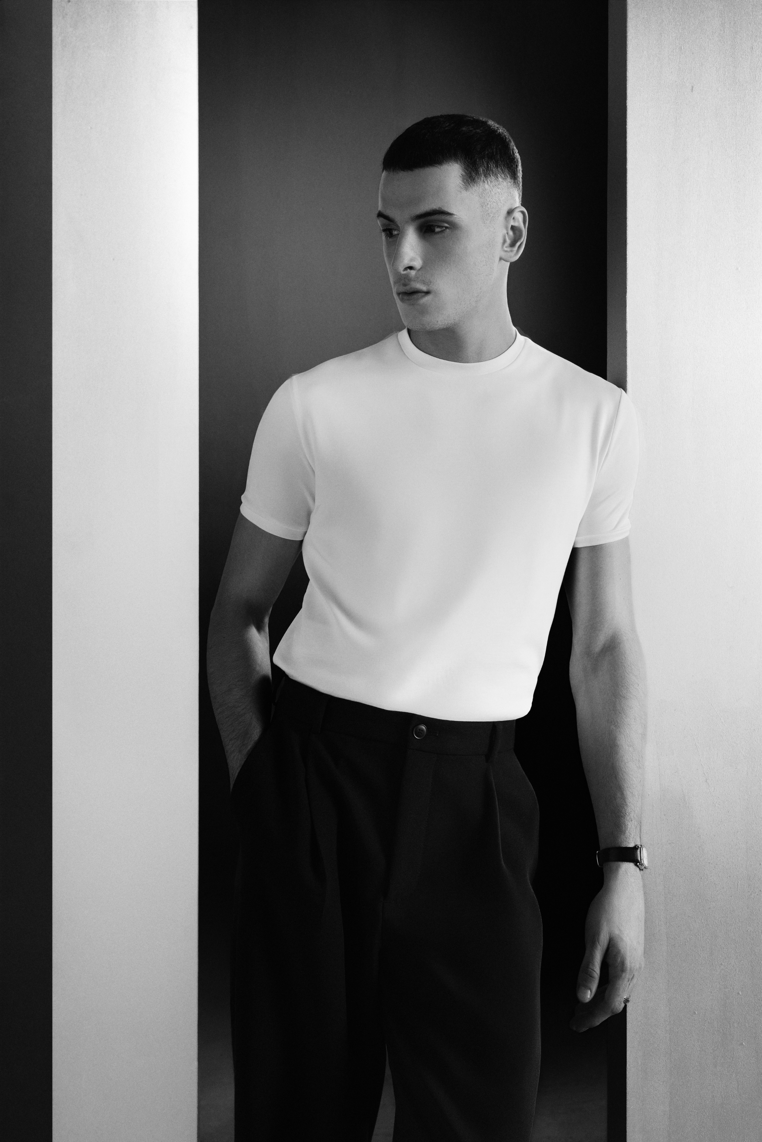 THE CLASSIC WHITE TEE