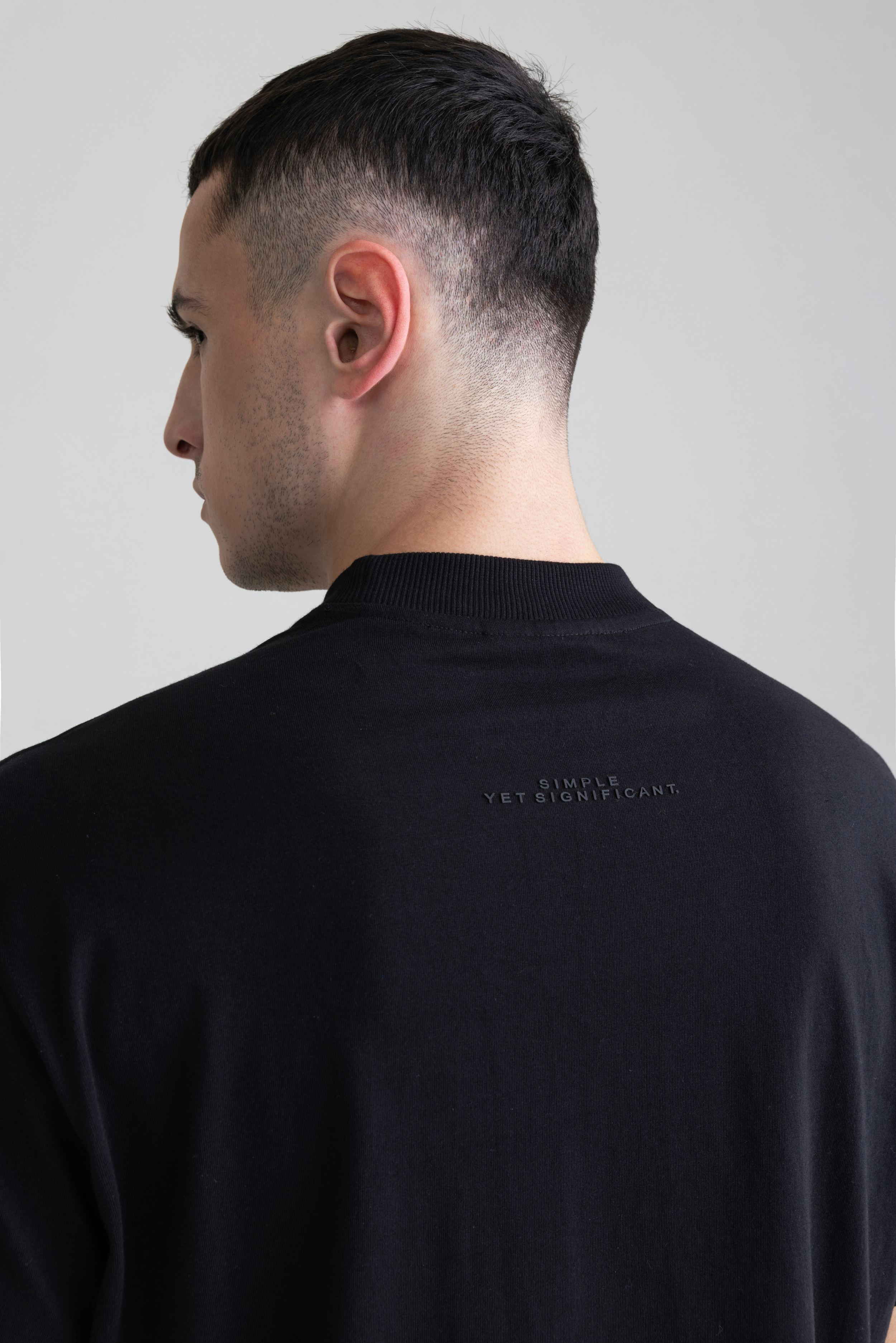 BLACK - CARPE DIEM FLOCK PRINTED TEE