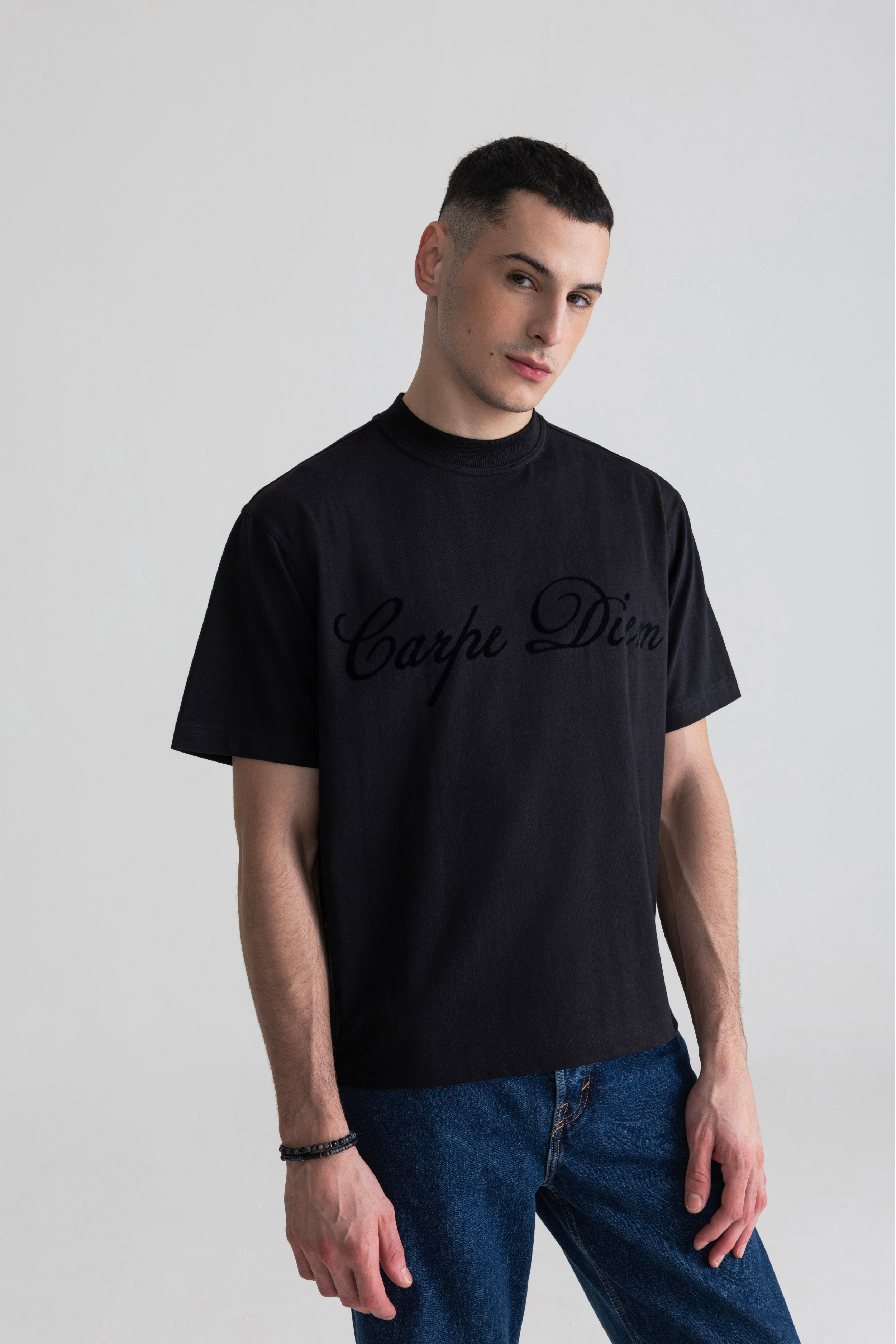 BLACK - CARPE DIEM FLOCK PRINTED TEE