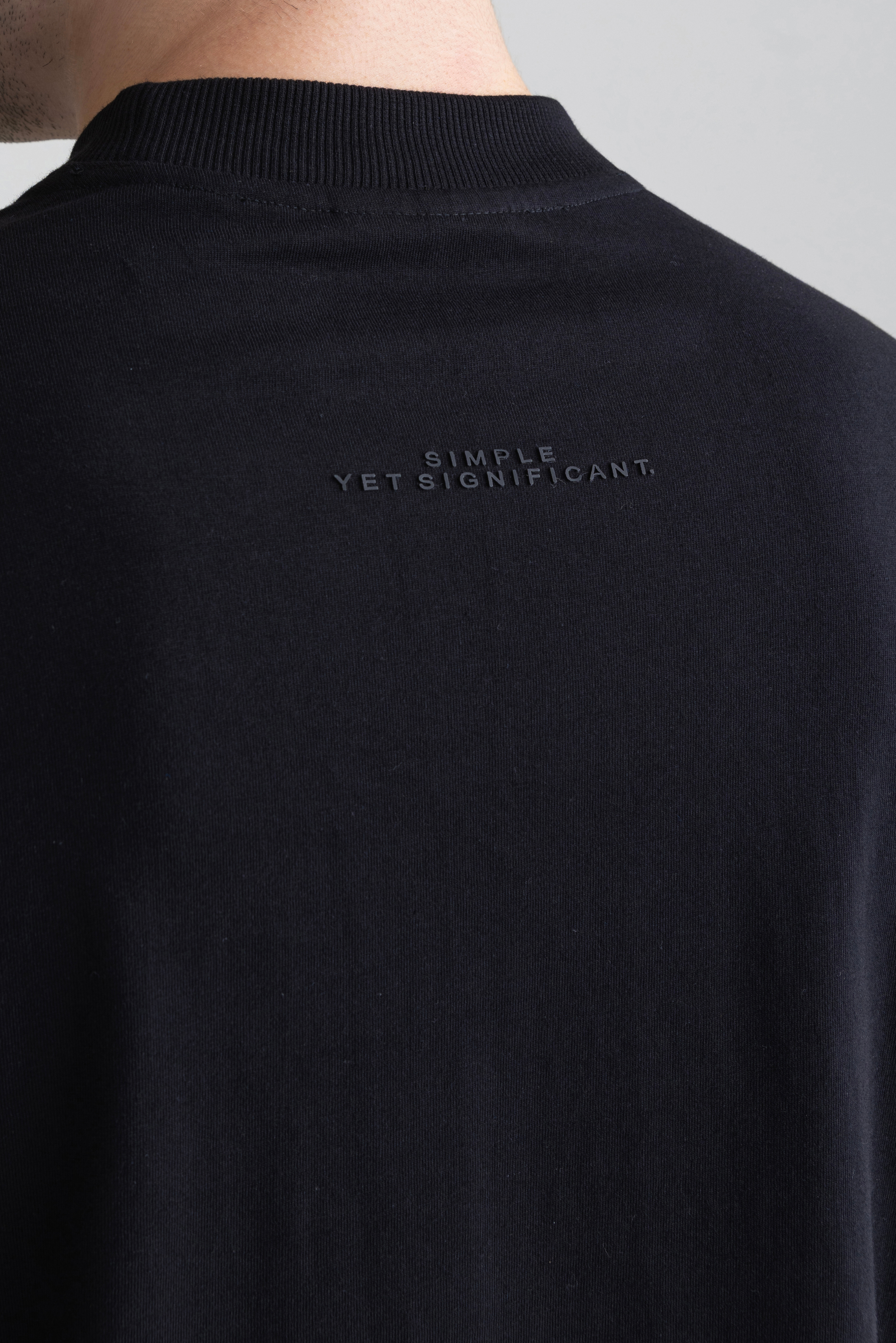 BLACK - CARPE DIEM FLOCK PRINTED TEE