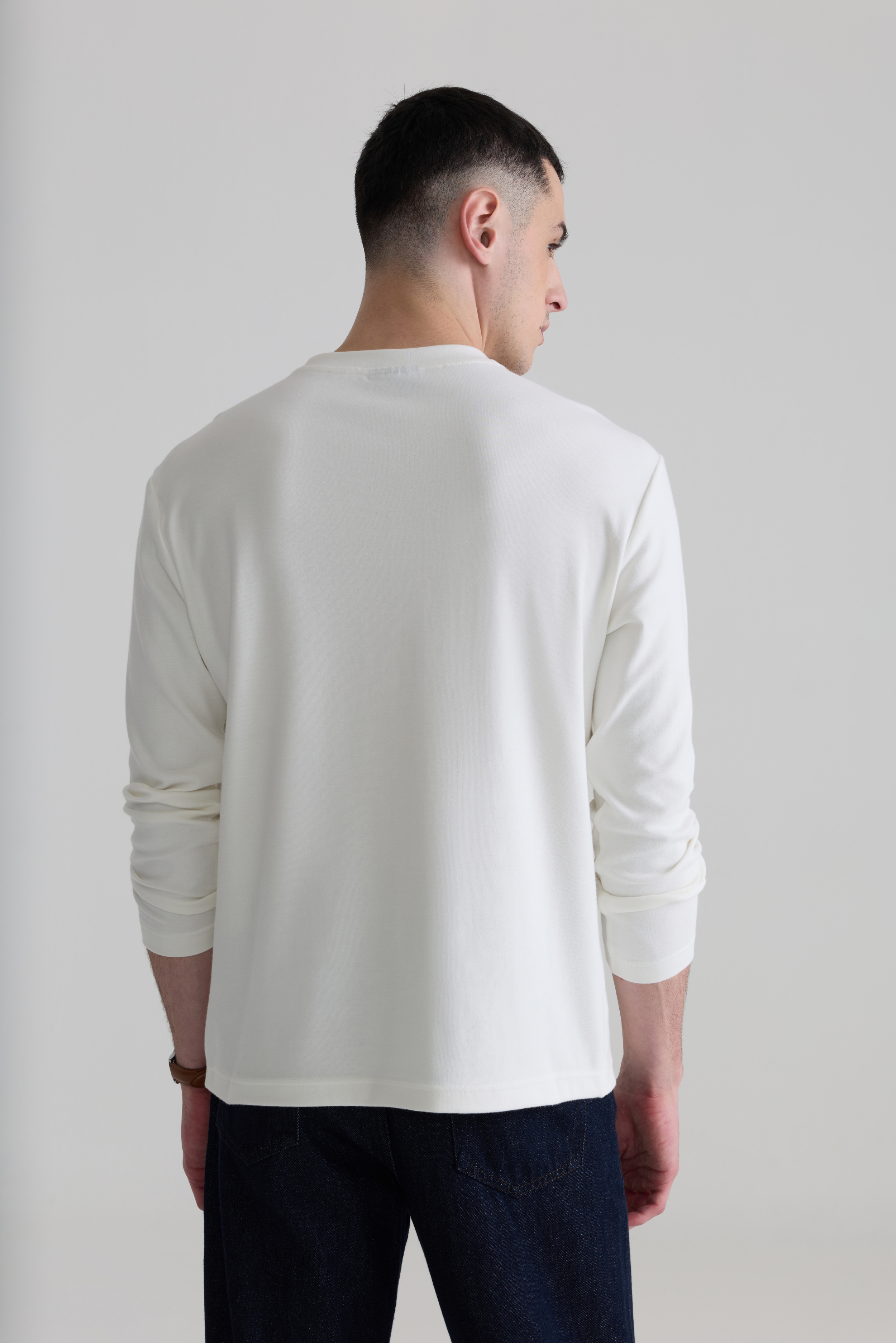 WHITE - STRUCTURED LONG SLEEVE CREW