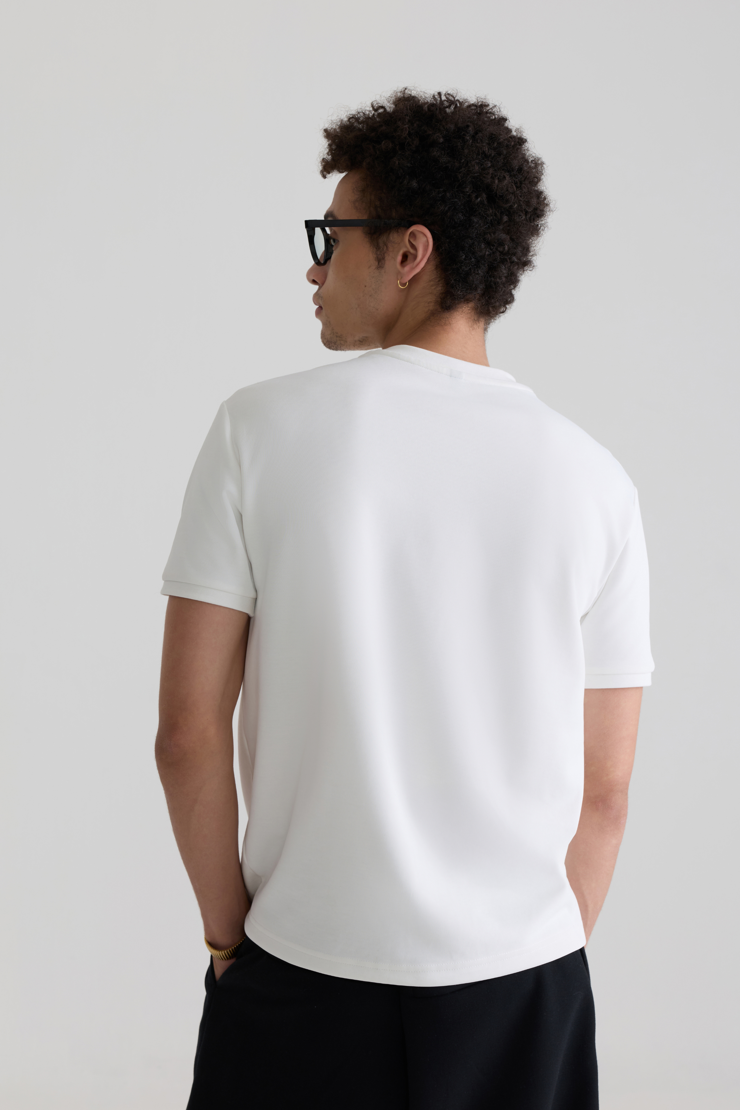 THE CLASSIC WHITE TEE