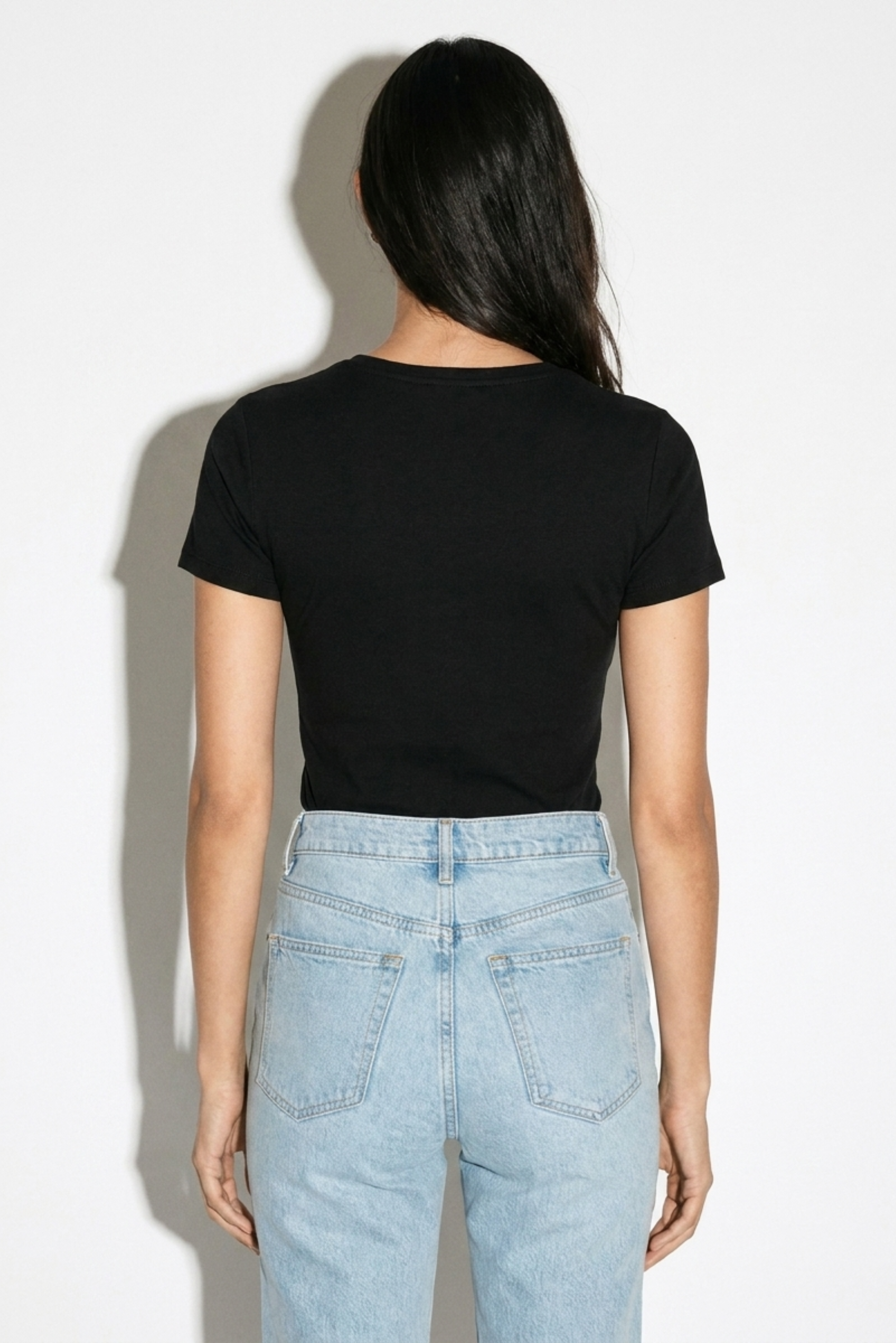 WOMEN CLASSIC BLACK TEE
